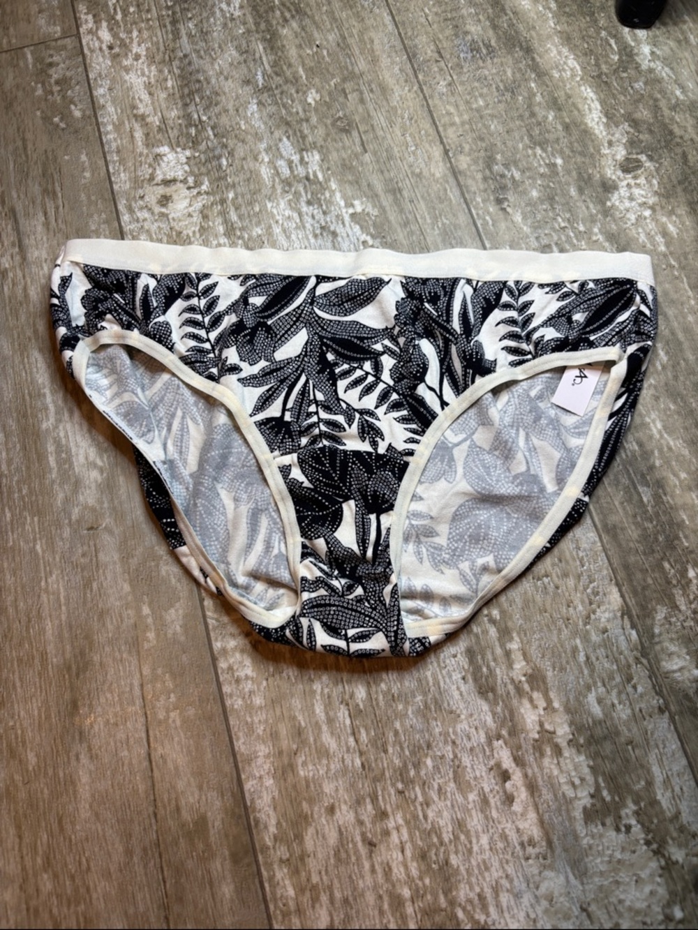 Soma Black and White Leaf-Print Bikini Briefs size large nwt
